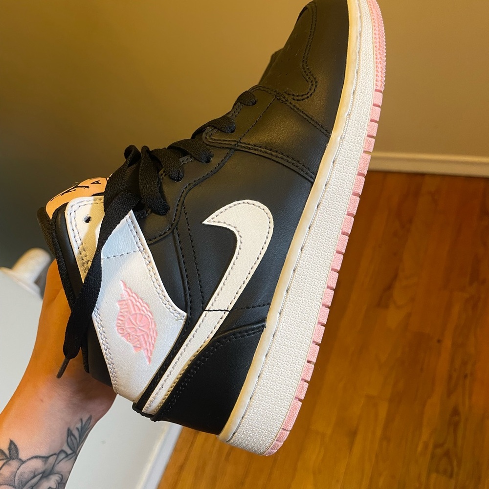 Jordan 1 mid size 4.5Y